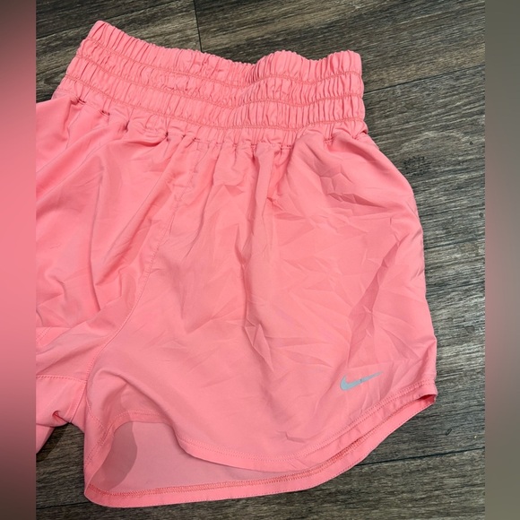 Women's Nike DX6642 Dri-Fit Ultra High-Waisted 3" Brief-Lined Shorts Soft Pink - Picture 9 of 11